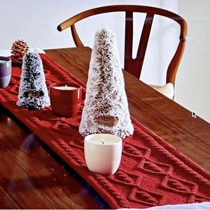 Ugg lita table runner in red or white- one